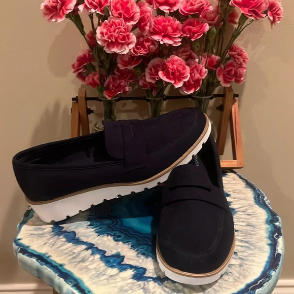 NWOT ST. John’s Bay Navy Blue Loafers Size 8 - Picture 1 of 6
